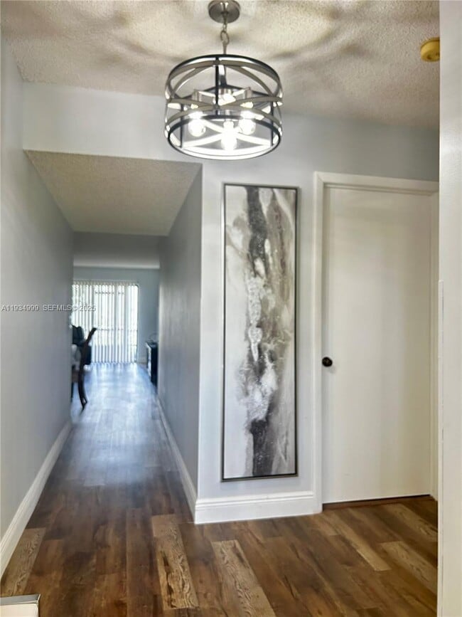 Foto del edificio - 7903 Willow Springs Dr