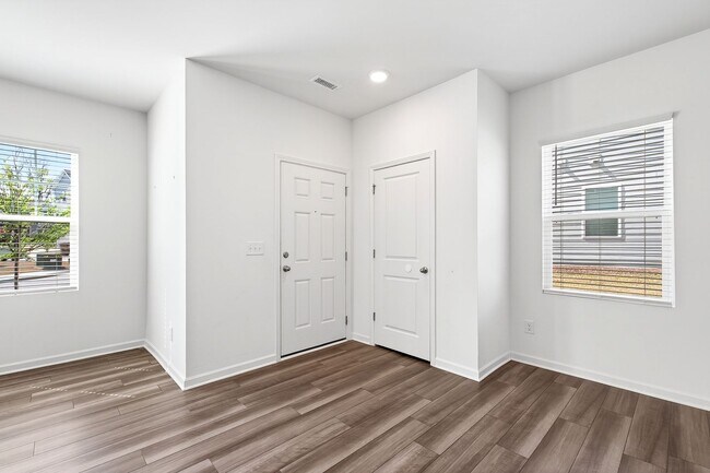 Foto del edificio - Charming 3BR End-Unit Townhome in Wake Forest!