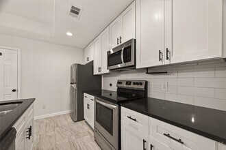Building Photo - 4302 Hirsch Rd