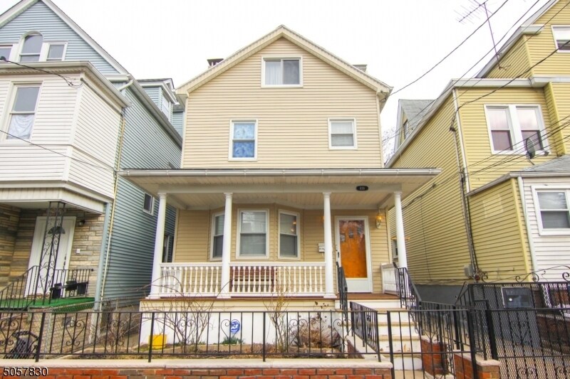 819 Parker St, Newark, NJ 07104 Room for Rent in Newark, NJ
