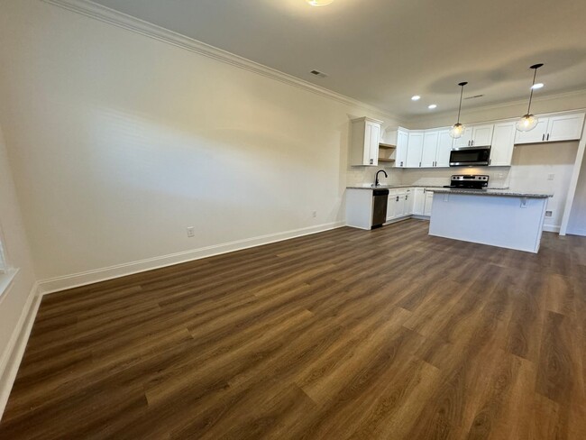 Foto del edificio - NEW 3/2.5 Gaited Townhouse in Downtown Rom...