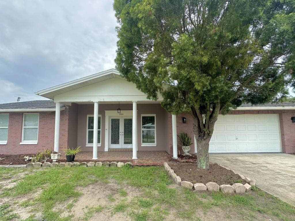 Primary Photo - 7520 Rosewood Dr