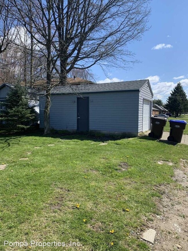 Building Photo - 3 br, 1 bath House - 534 N Buhl Farm Drive