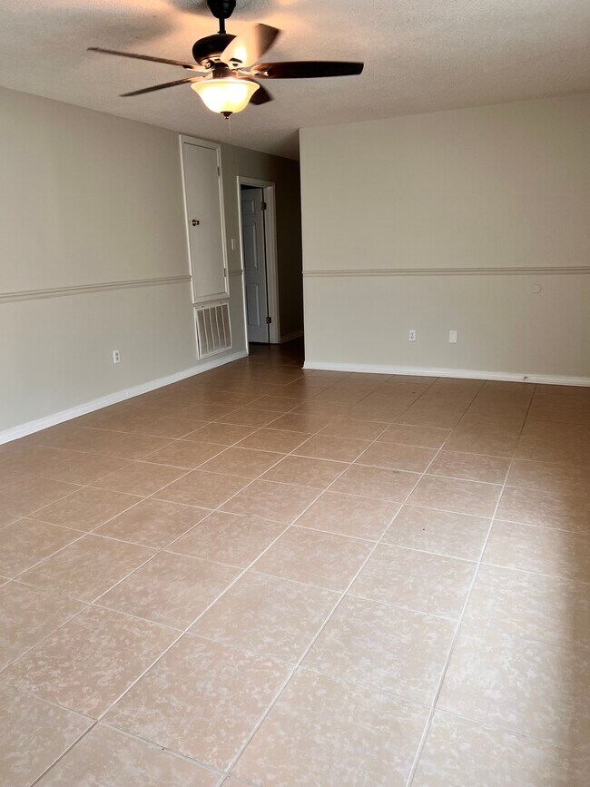 XTRA Large Family Room - 10563 Ford Dr