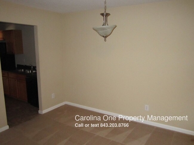 Building Photo - 7877 Park Gate Dr