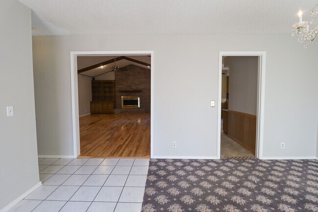 Building Photo - 3 Bed | 2 Bath | Tulsa