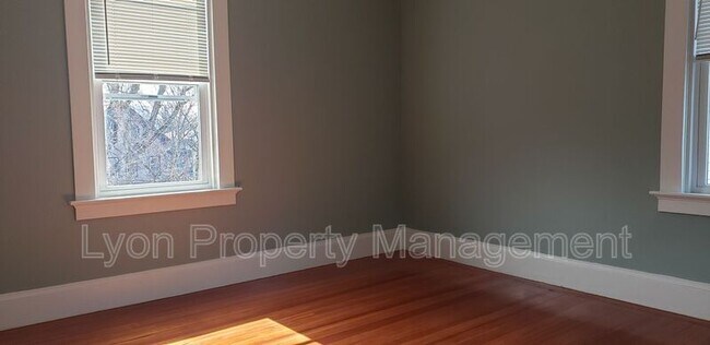 Building Photo - 49 Pleasant St