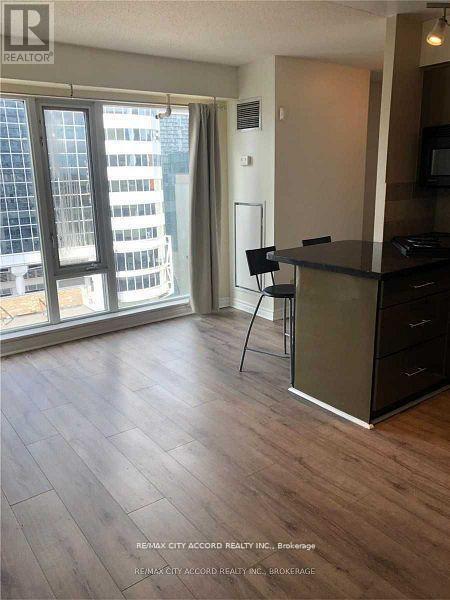 Building Photo - 200 Victoria St