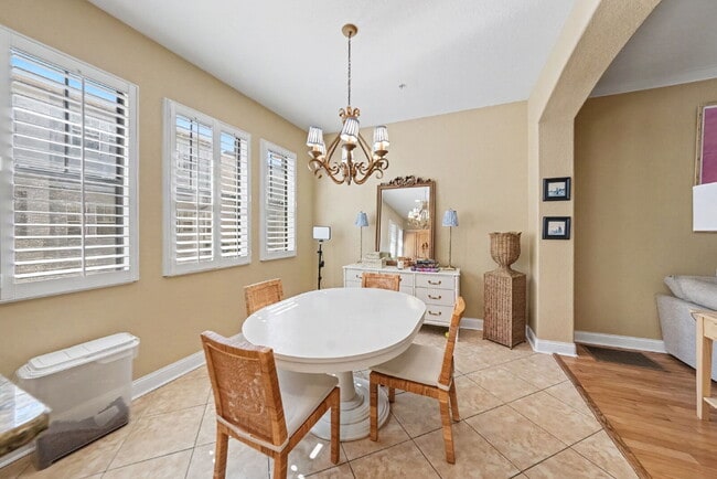 Building Photo - Beautiful 3-Bedroom Townhome in Westshore Yacht Club