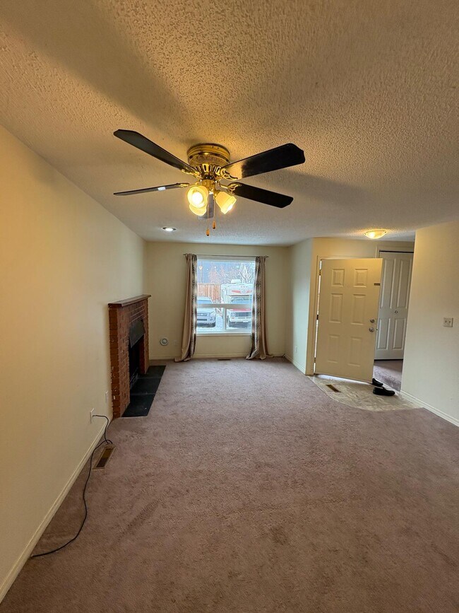 Photo du bâtiment - 3-bedroom townhome in a fourplex located in Bridgeland