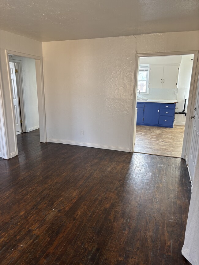 Building Photo - 394 Warren Ave