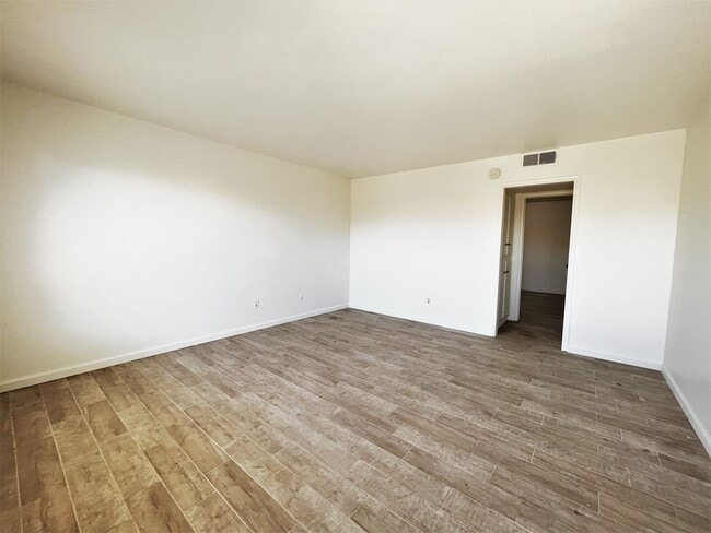 Building Photo - 2704 N Halfmoon / 2711 Hollyhock