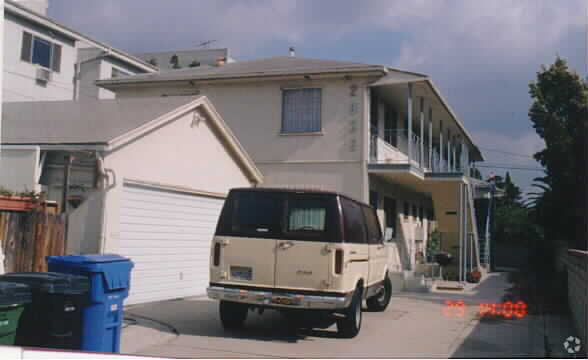 Foto del edificio - 2826-2828 Avenel St