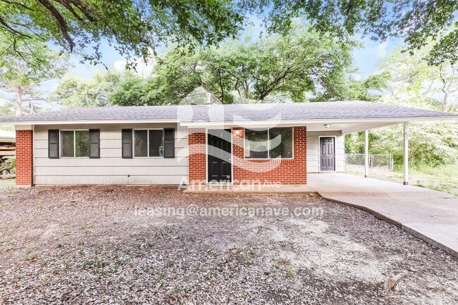 Building Photo - 471 Queen Theresa Ln