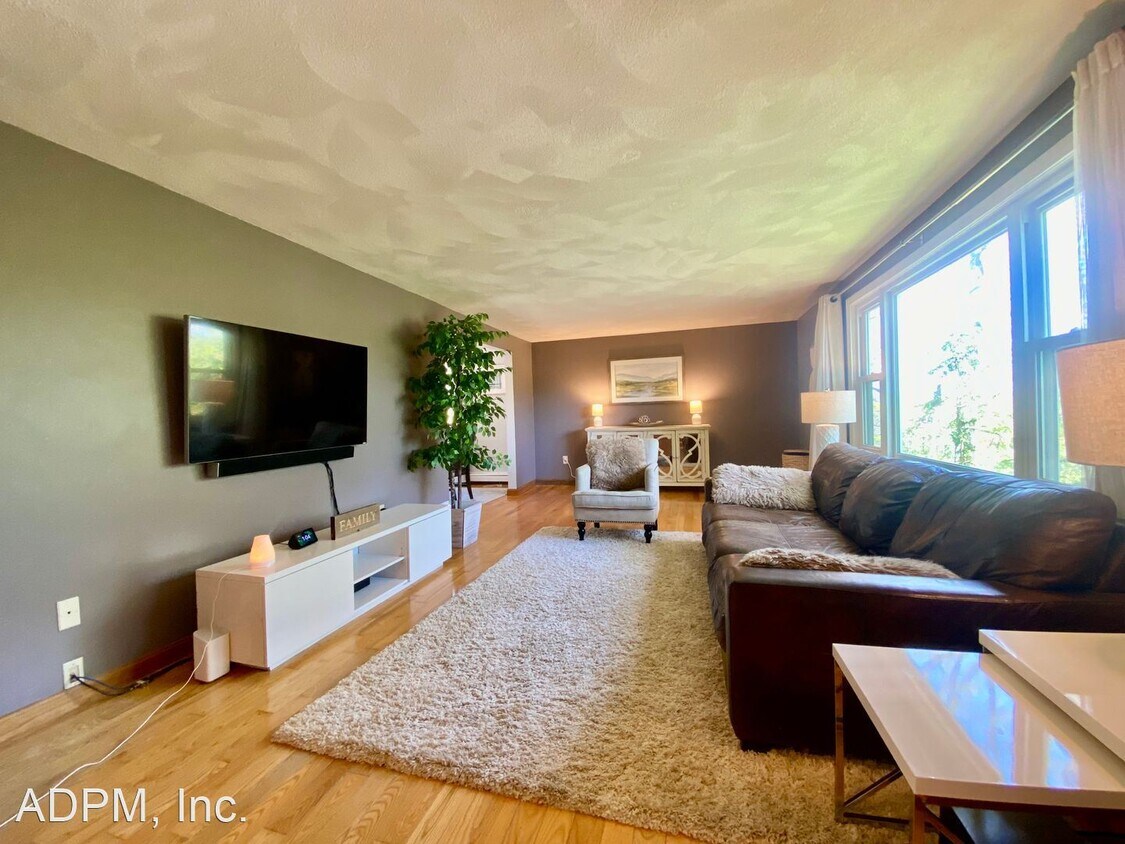 Foto principal - 3 br, 1.5 bath House - 5B Lilah Circle