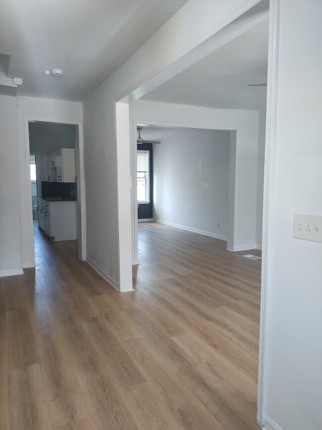 Building Photo - 623 N Grantley St