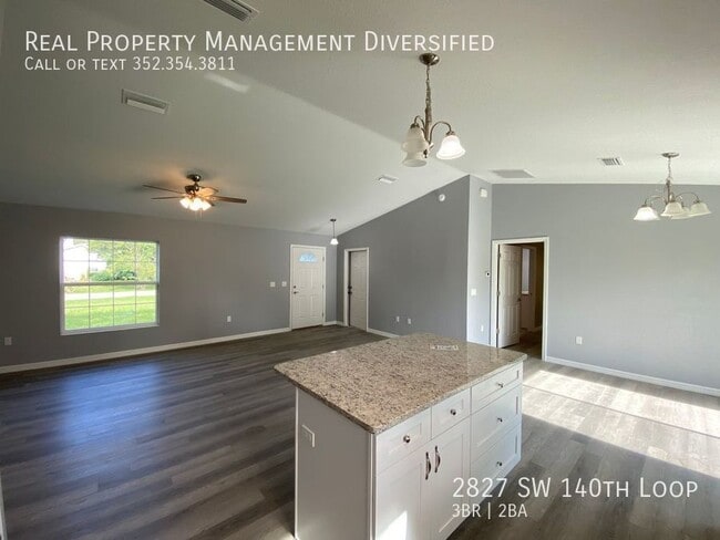 Foto del edificio - 2827 SW 140th Loop