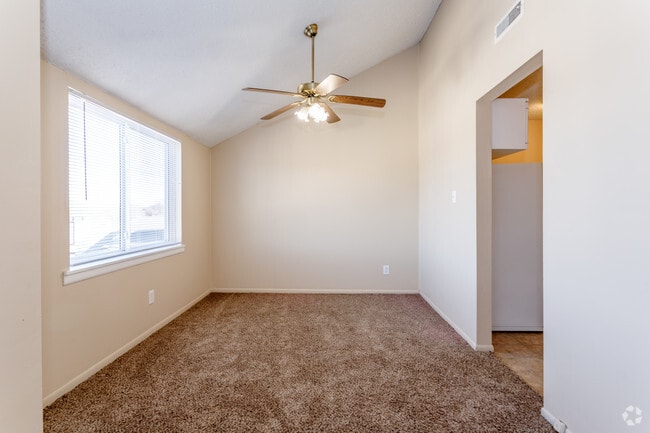 2BR, 2BA Loft - 1280 SF - Windchase Flats &amp; Townhomes