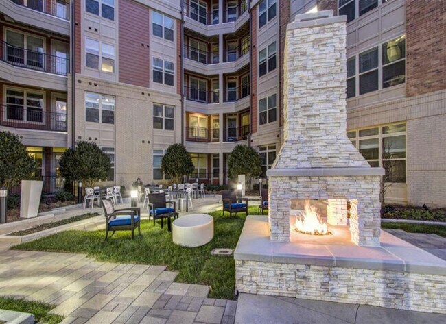 Foto del edificio - 5720 Carnegie Blvd