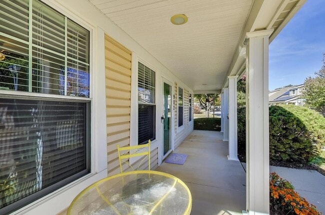 Front Porch - 902 Parade Ln