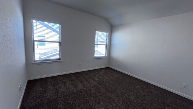 Building Photo - Modern 3-Bedroom Townhome in Gated Community – Prime Location!