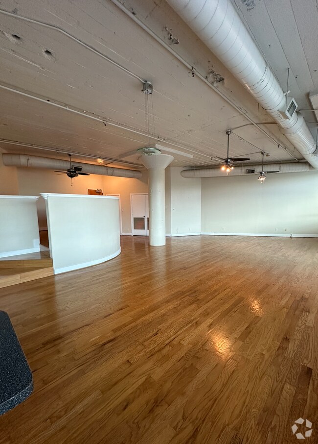 Farmers Market Square Apartments for Rent Dallas, TX 127 Rentals