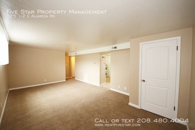 Building Photo - 525 E Alameda Rd