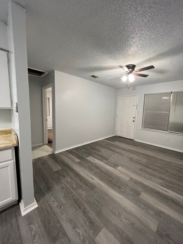 Primary Photo - 304 E Oakdale St