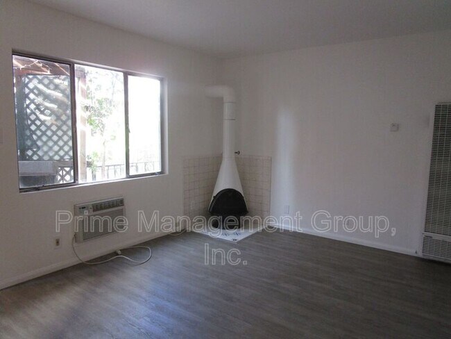 Building Photo - 6231 Greenleaf Ave