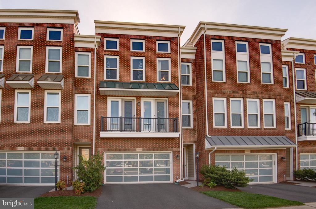 Primary Photo - 23488 Hillgate Terrace