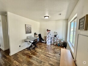 Building Photo - 722 S Willow Park Dr