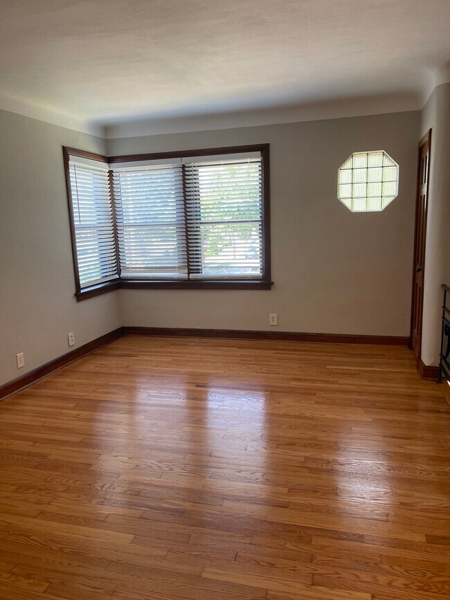 Living Room - 6380 Bancroft Ave