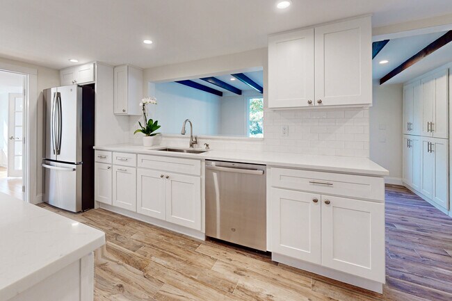 Foto del edificio - 88 5 Mile River Rd