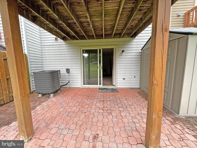 Building Photo - 4006 Forest Valley Rd