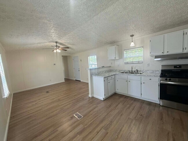 Foto del edificio - 1236 N Oaklane Rd