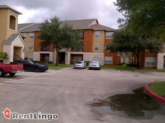 Building Photo - 12655 Crossroads Park Dr