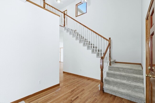 Building Photo - 3 bed 3.5 bath Home in Perry Park!