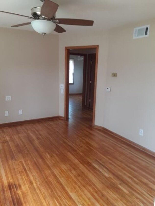 Foto del edificio - 3 bedroom at 31st and Seneca