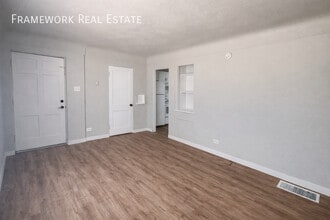 Building Photo - 1468 Ivanhoe St