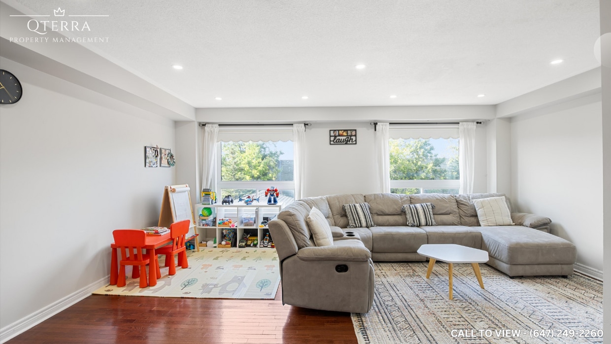 Primary Photo - 72 Huxtable Ln