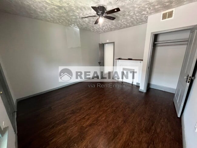 Building Photo - 3926 Decoursey Ave