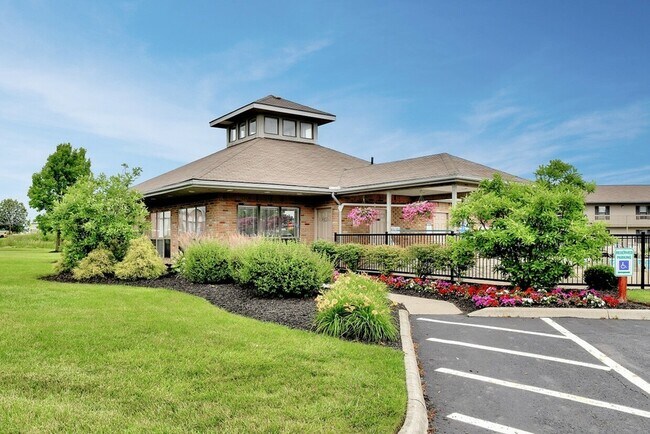 Oficina de arrendamiento/casa club - Bolton Estates