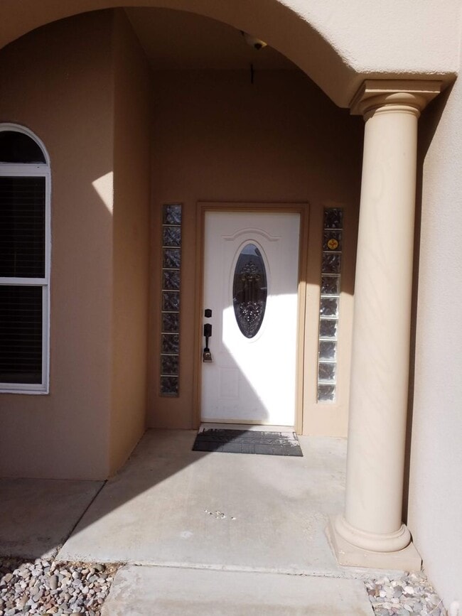 Foto del edificio - Large 3 Bedroom, 2 Bath Home