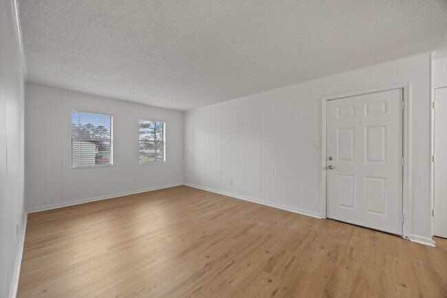 Foto del edificio - Welcome to Ravenwood Drive!