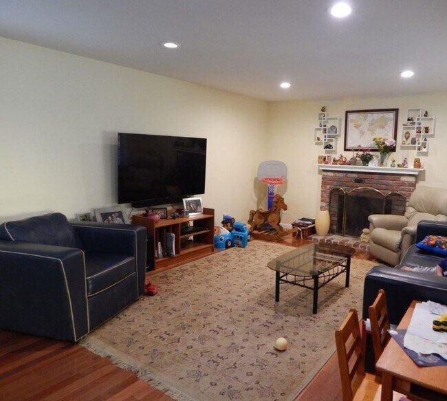 Foto del edificio - Beautifully remodeled East Davis home available August 5!