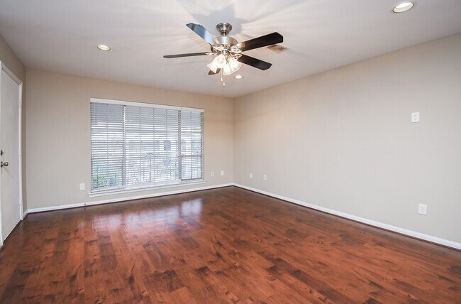 Foto del edificio - 5343 Richmond Ave.