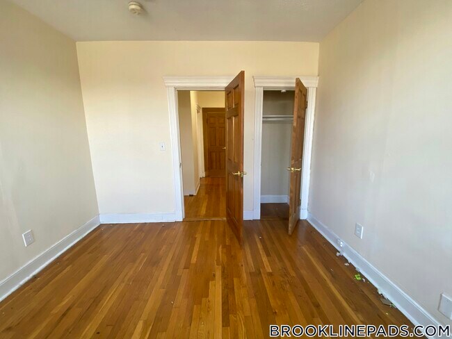 Foto del edificio - 352 Riverway
