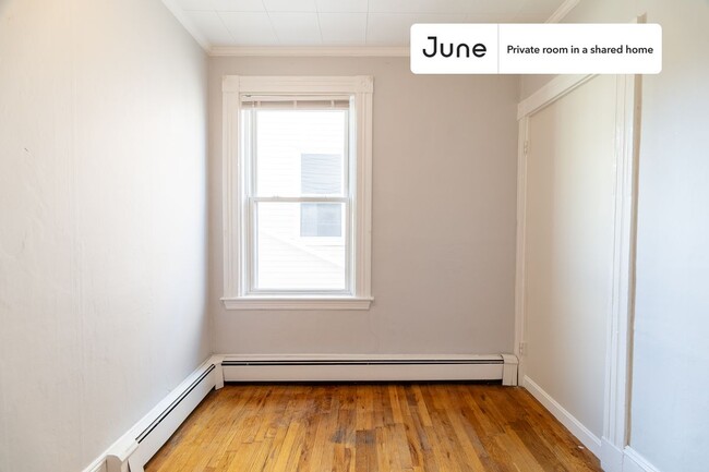 Foto del edificio - Private bedroom in 3 bed/1 bath Home
