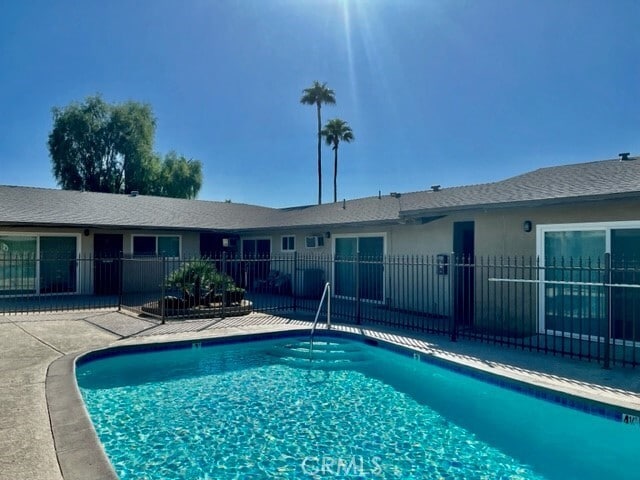 Primary Photo - 685 E Vista Chino