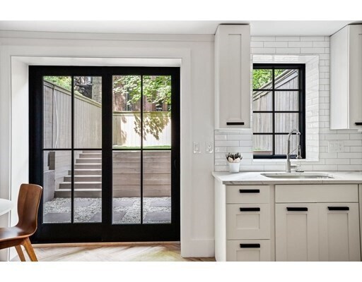 Building Photo - 597 Tremont St